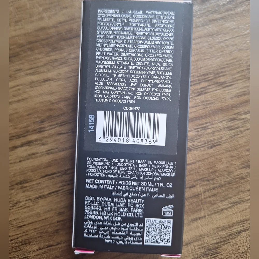 HUDA BEAUTY Easy Blur Foundation